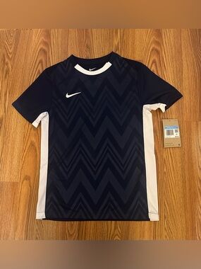 Nike kids Navy and White Short Sleeve Football/Soccer Tee, Size M